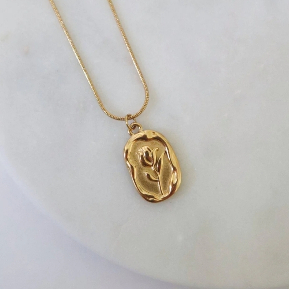 18k Gold Plated Floral Pendant Necklace - Picture 4 of 5